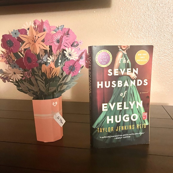 Other - Seven Husbands of Evelyn Hugo Book